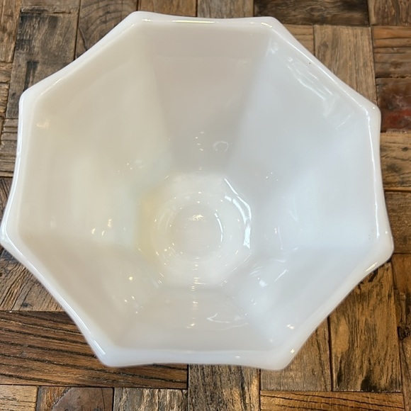Vintage Octagon Milk Glass Vineyard Pattern Footed Pedestal Bowl - Picture 3 of 7